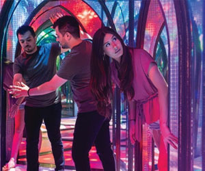 Amazing Mirror Maze Escape